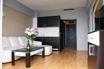 Фото номера Люкс с 1 спальней и балконом Апарт-отели Aparthotel VRIS г. Царево 2