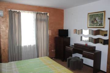 Фото номера Семейный номер с видом на море Гостевой дом Guest House Dara г. Царево 2